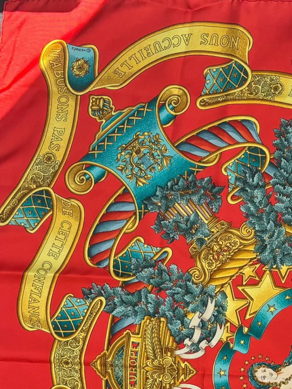 Authentic Hermes scarf Carre 90 Reds Silk Hermès - EUROPE by Joachim Metz. RaRE